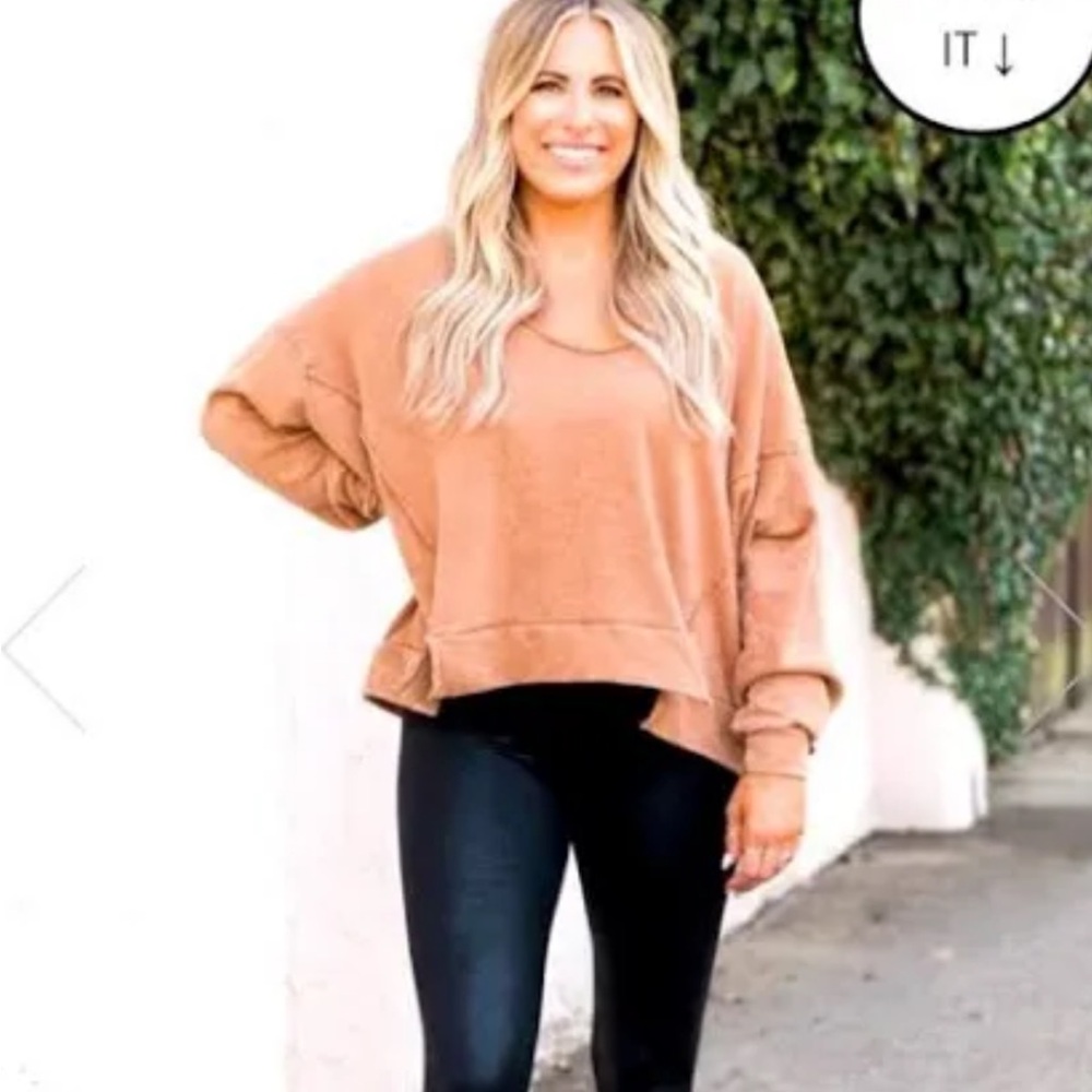 Pink Lily Krista Horton Sweatshirt, camel/caramel color, size large